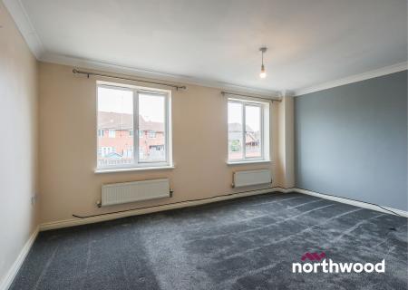 4 bedroom Town house to let in Redwood Drive, Crewe, CW1