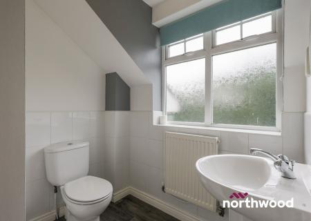 4 bedroom Town house to let in Redwood Drive, Crewe, CW1
