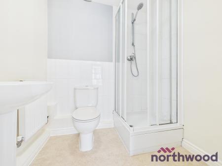 4 bedroom Town house to let in Redwood Drive, Crewe, CW1
