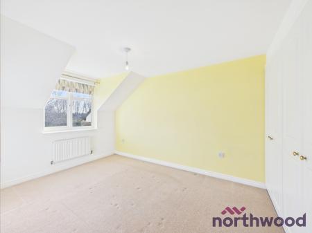4 bedroom Town house to let in Redwood Drive, Crewe, CW1