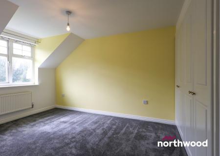 4 bedroom Town house to let in Redwood Drive, Crewe, CW1