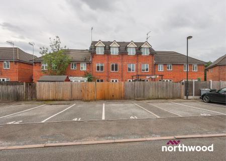 4 bedroom Town house to let in Redwood Drive, Crewe, CW1