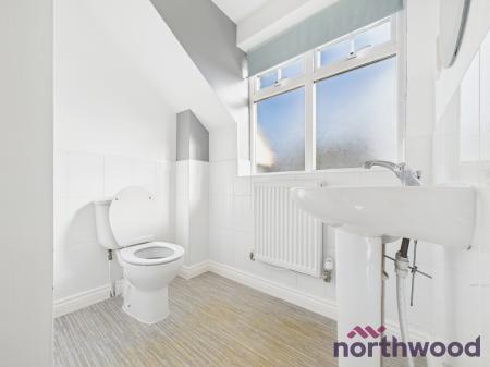 4 bedroom Town house to let in Redwood Drive, Crewe, CW1