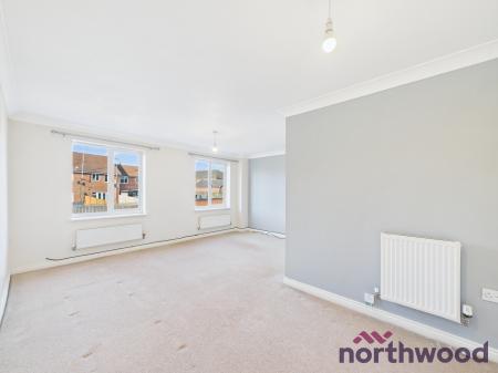 4 bedroom Town house to let in Redwood Drive, Crewe, CW1