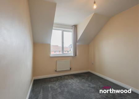 4 bedroom Town house to let in Redwood Drive, Crewe, CW1