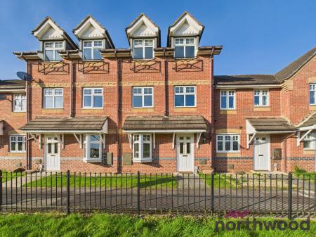 4 bedroom Town house to let in Redwood Drive, Crewe, CW1