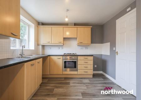 4 bedroom Town house to let in Redwood Drive, Crewe, CW1