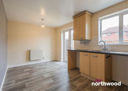 4 bedroom Town house to let in Redwood Drive, Crewe, CW1
