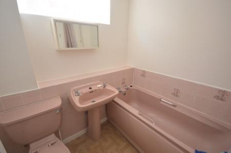 3 bedroom Detached house to let in Padstow Close, Coppenhall, Crewe, CW1