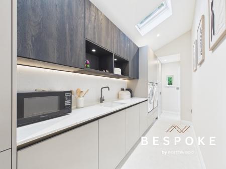 5 bedroom Detached house for sale in Twemlow Lane, Holmes Chapel, CW4