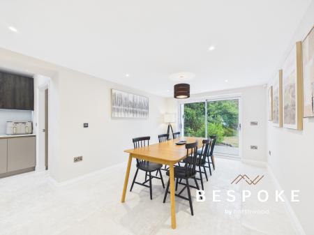 5 bedroom Detached house for sale in Twemlow Lane, Holmes Chapel, CW4