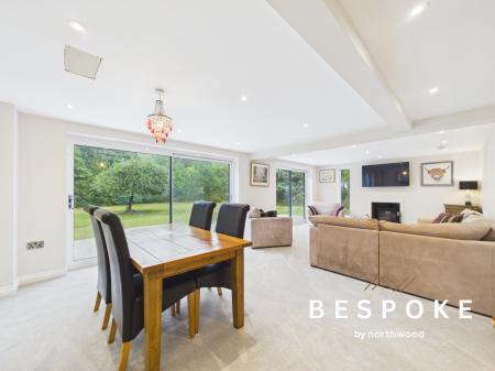 5 bedroom Detached house for sale in Twemlow Lane, Holmes Chapel, CW4