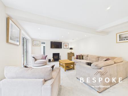 5 bedroom Detached house for sale in Twemlow Lane, Holmes Chapel, CW4