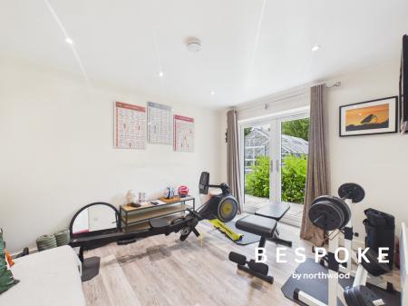 5 bedroom Detached house for sale in Twemlow Lane, Holmes Chapel, CW4
