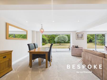5 bedroom Detached house for sale in Twemlow Lane, Holmes Chapel, CW4