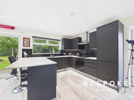 5 bedroom Detached house for sale in Twemlow Lane, Holmes Chapel, CW4