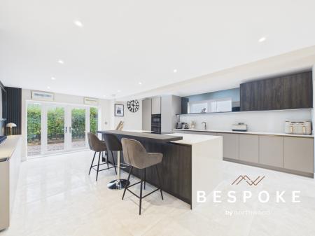 5 bedroom Detached house for sale in Twemlow Lane, Holmes Chapel, CW4