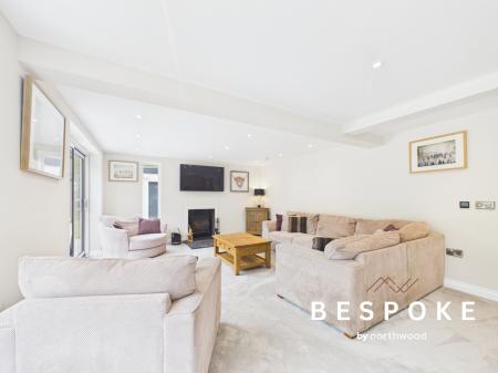 5 bedroom Detached house for sale in Twemlow Lane, Holmes Chapel, CW4