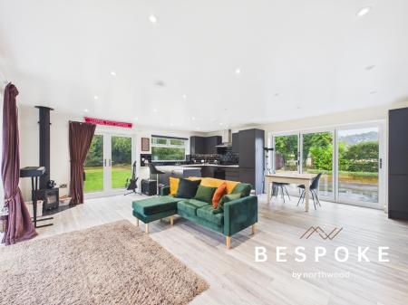 5 bedroom Detached house for sale in Twemlow Lane, Holmes Chapel, CW4