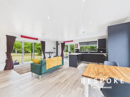 5 bedroom Detached house for sale in Twemlow Lane, Holmes Chapel, CW4