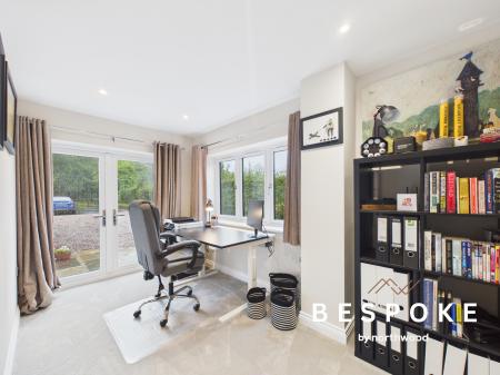 5 bedroom Detached house for sale in Twemlow Lane, Holmes Chapel, CW4