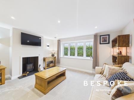 5 bedroom Detached house for sale in Twemlow Lane, Holmes Chapel, CW4