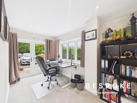 5 bedroom Detached house for sale in Twemlow Lane, Holmes Chapel, CW4