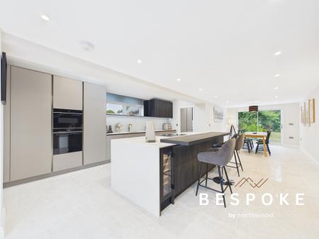 5 bedroom Detached house for sale in Twemlow Lane, Holmes Chapel, CW4