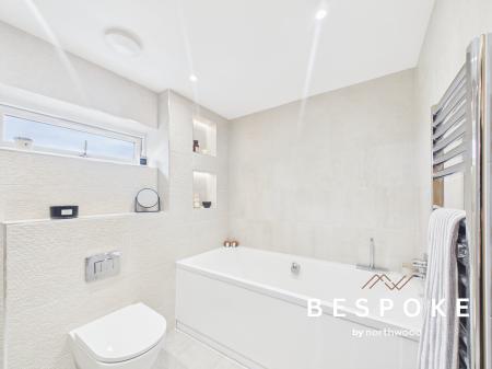 5 bedroom Detached house for sale in Twemlow Lane, Holmes Chapel, CW4