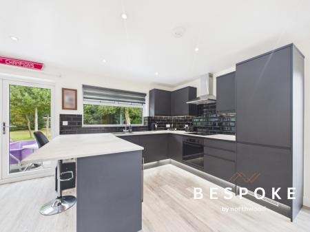 5 bedroom Detached house for sale in Twemlow Lane, Holmes Chapel, CW4