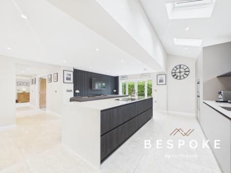 5 bedroom Detached house for sale in Twemlow Lane, Holmes Chapel, CW4