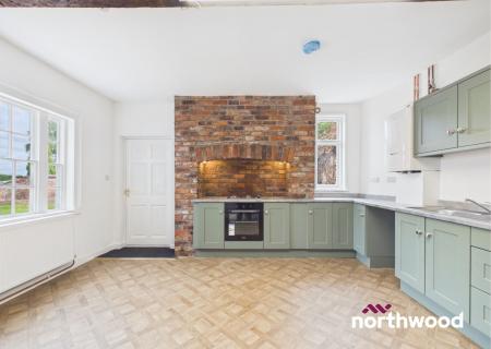 4 bedroom Detached Villa to let in Queen Street, Middlewich, CW10