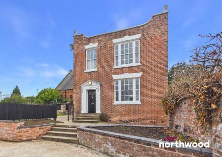 4 bedroom Detached Villa to let in Queen Street, Middlewich, CW10
