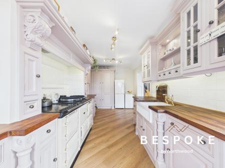 4 bedroom Detached house for sale in Crewe Road, Sandbach, CW11