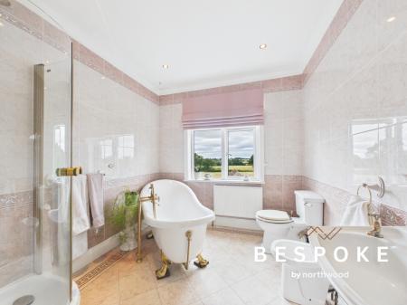 4 bedroom Detached house for sale in Crewe Road, Sandbach, CW11