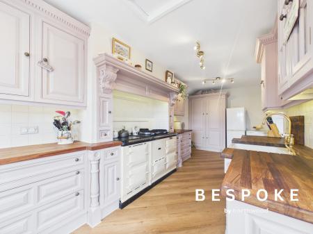 4 bedroom Detached house for sale in Crewe Road, Sandbach, CW11