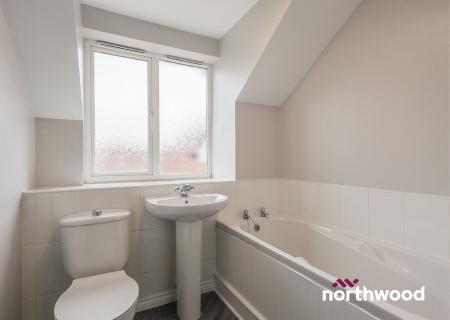 4 bedroom Town house to let in Redwood Drive, Crewe, CW1