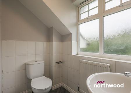 4 bedroom Town house to let in Redwood Drive, Crewe, CW1