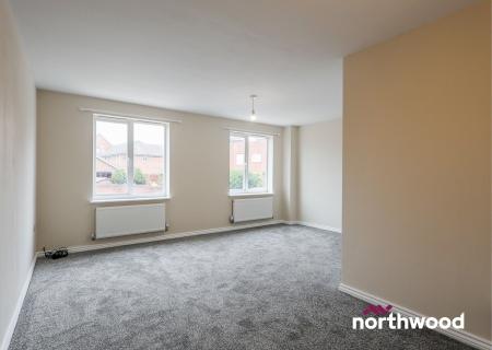 4 bedroom Town house to let in Redwood Drive, Crewe, CW1