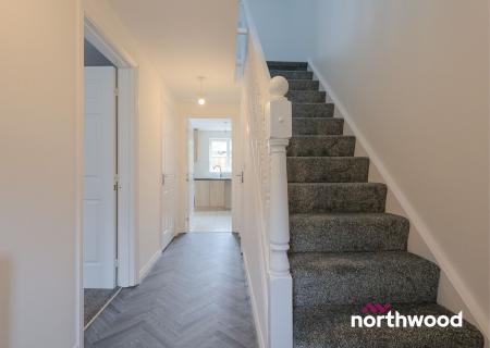 4 bedroom Town house to let in Redwood Drive, Crewe, CW1