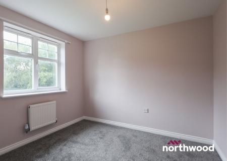 4 bedroom Town house to let in Redwood Drive, Crewe, CW1