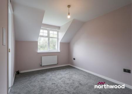 4 bedroom Town house to let in Redwood Drive, Crewe, CW1