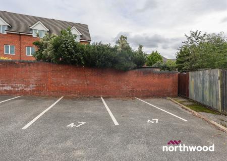 4 bedroom Town house to let in Redwood Drive, Crewe, CW1