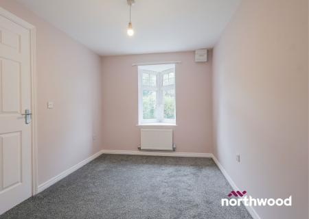 4 bedroom Town house to let in Redwood Drive, Crewe, CW1