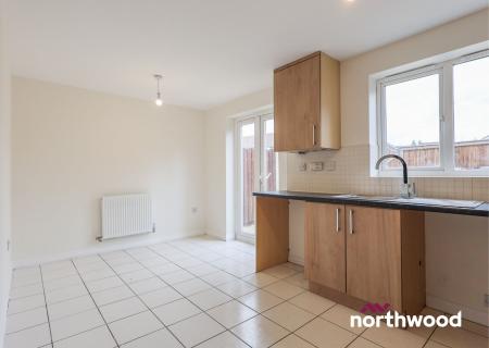 4 bedroom Town house to let in Redwood Drive, Crewe, CW1