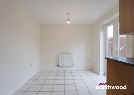 4 bedroom Town house to let in Redwood Drive, Crewe, CW1