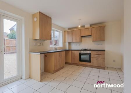 4 bedroom Town house to let in Redwood Drive, Crewe, CW1