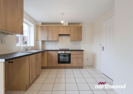 4 bedroom Town house to let in Redwood Drive, Crewe, CW1