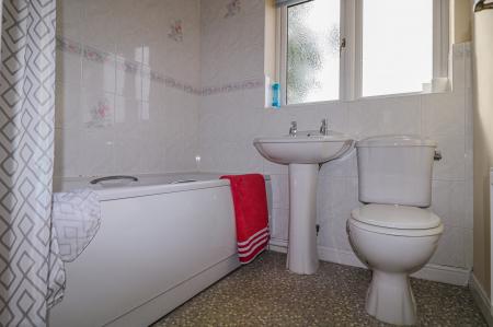 3 bedroom Semi-detached house to let in Coleridge Close, Sandbach, CW11