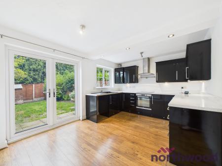 3 bedroom Mews house to let in Meadow View, Middlewich, CW10